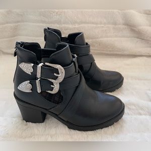 Black boots, Size 6, used like new